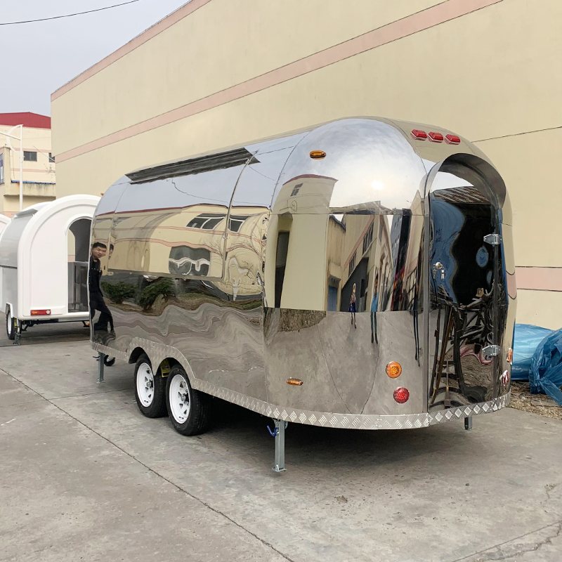 Commercial Kitchen Rental - 路上販売アートフェスティバル 商業用厨房レンタル カスタム牽引式フードトレーラー 週末マーケット フードトラック キャラバン